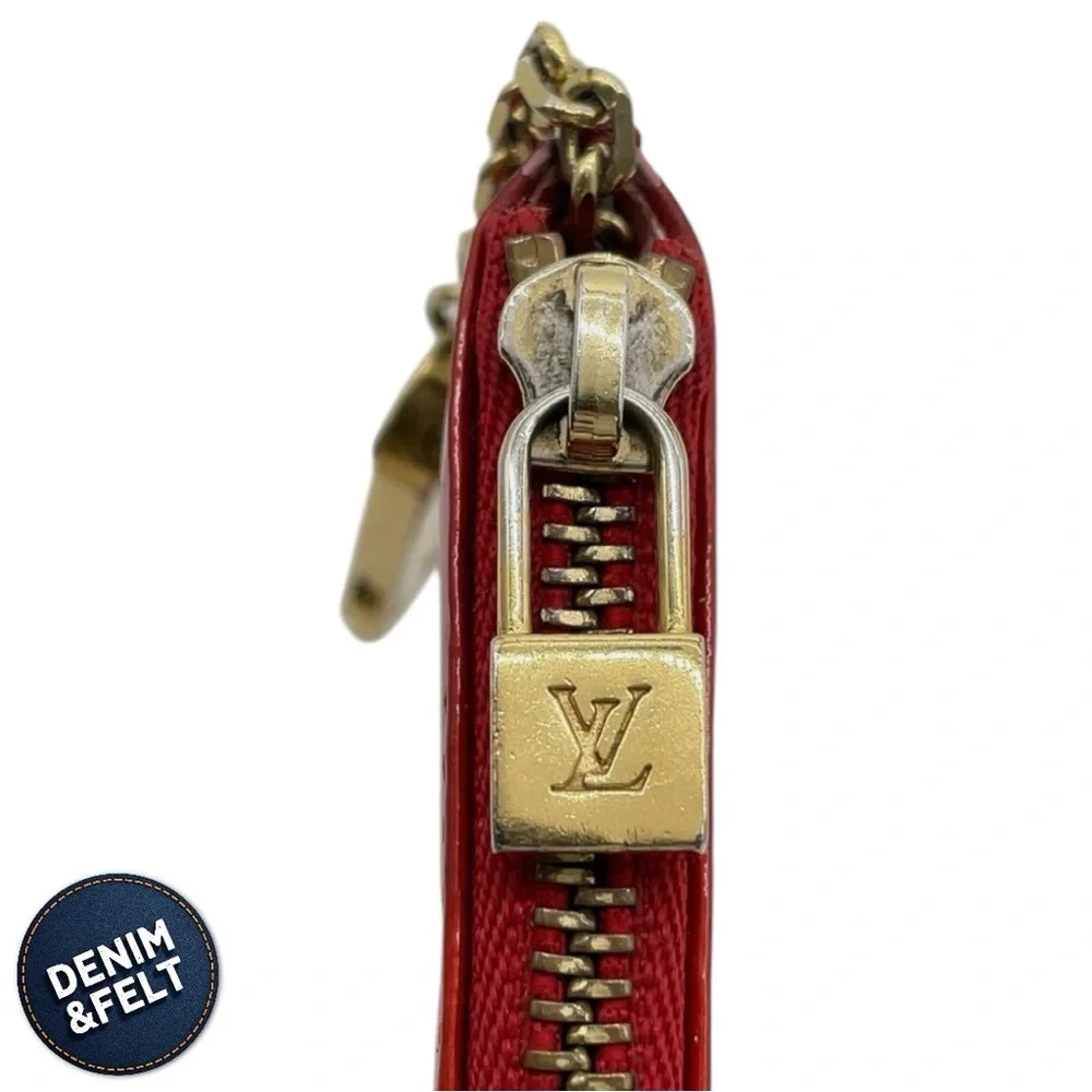 LOUIS VUITTON Red‎ Pomme D'Amour Monogram Vernis Pochette Cles Key/Change Holder
